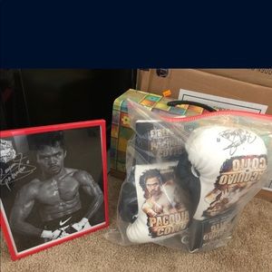 Manny Pacquio signed boxing gloves